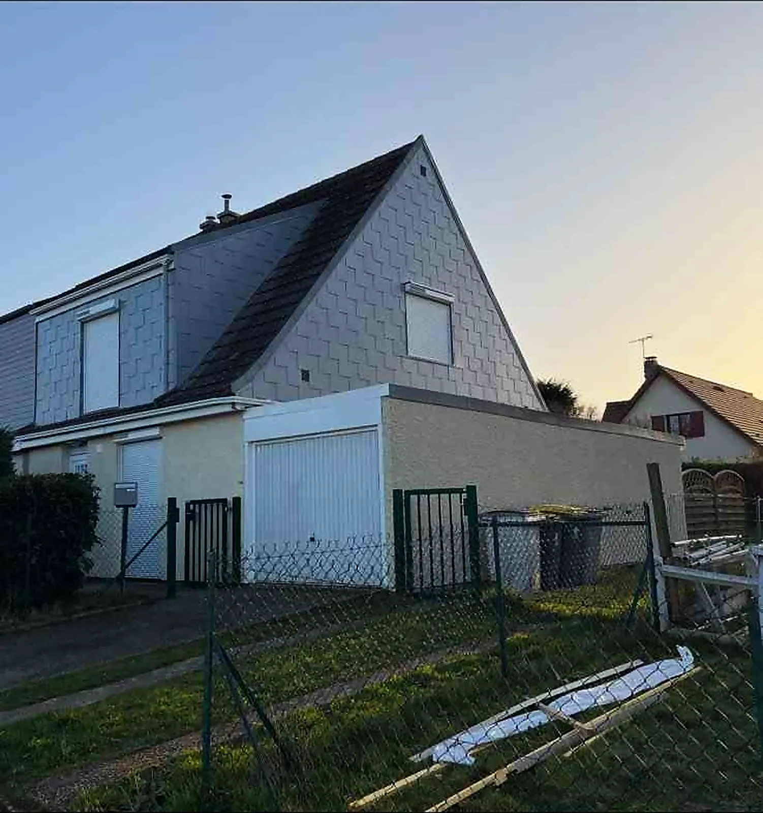 Pignon et garage après remise en peinture à Saint-Jacques-sur-Darnétal