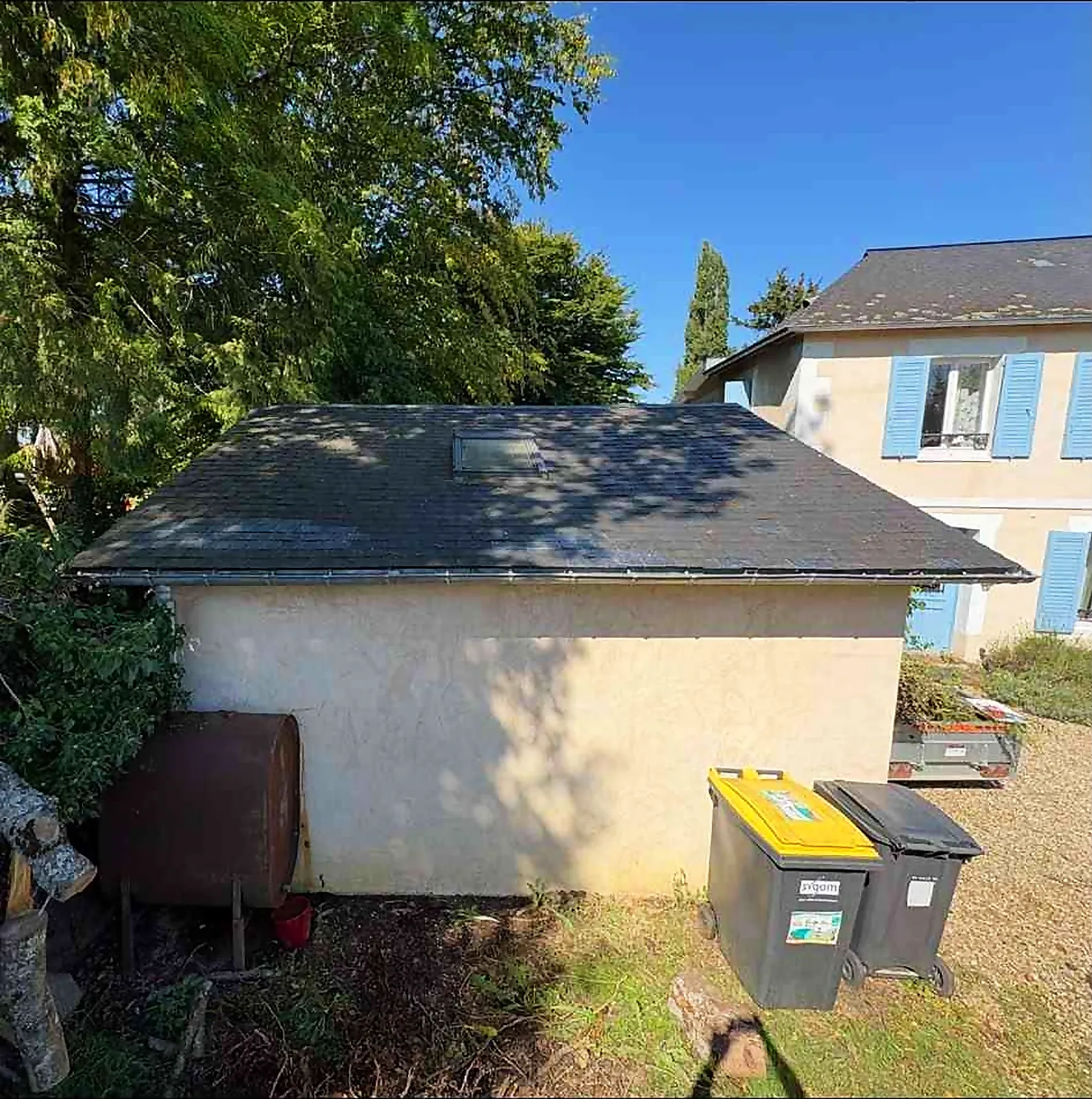 Toiture de garage dégagée après réparation à Fleury-sur-Andelle